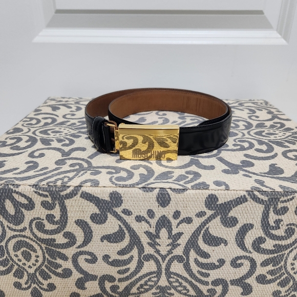 Moschino Accessories - VINTAGE Moschino Black leather belt with Gold Hardware (Ladies)